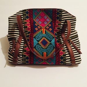 Vibrant Trendy Aztec striped purse by Miztique EUC
